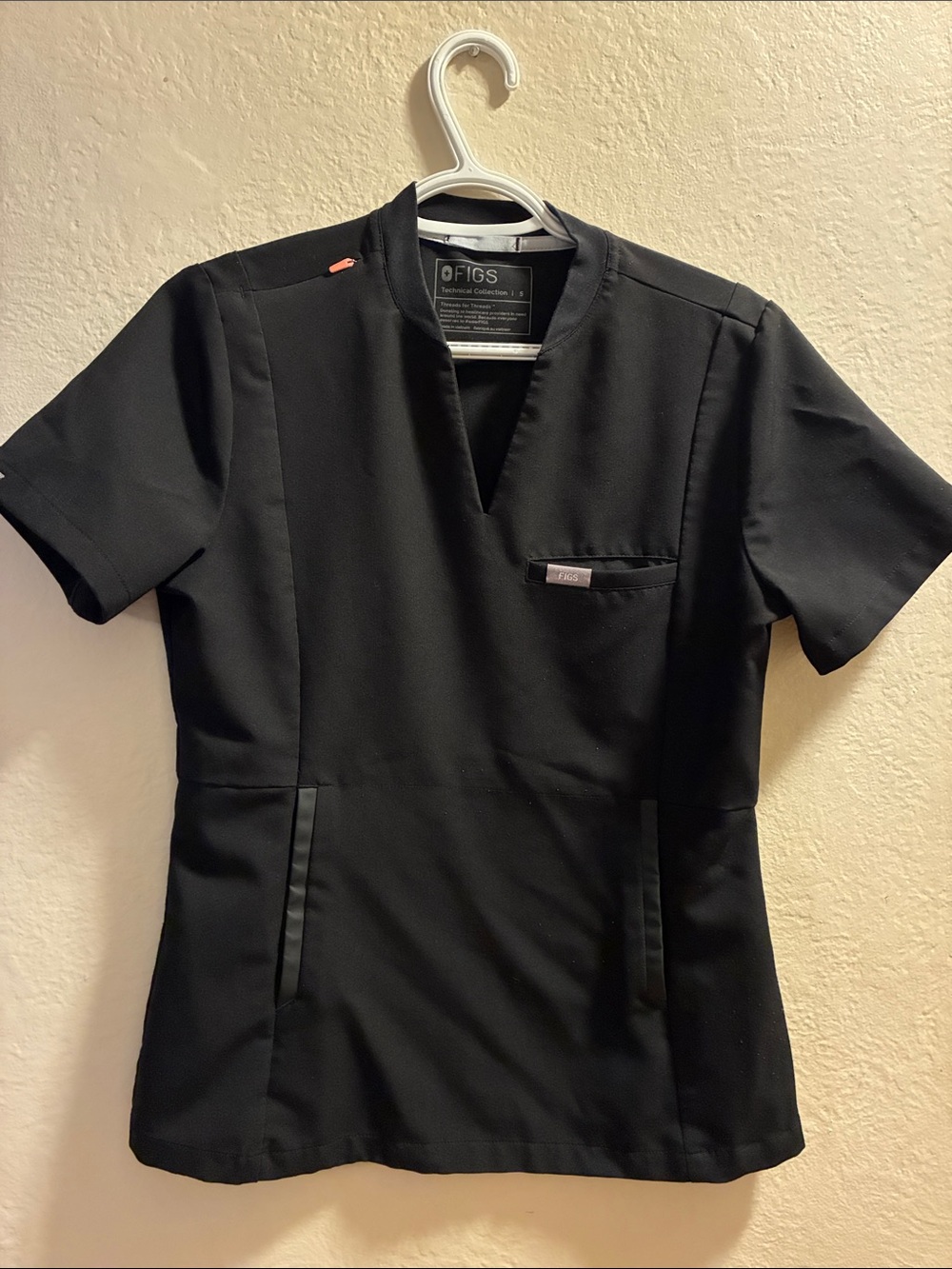 Figs Short Sleeve Scrub Top - Black with Small Coral Accent